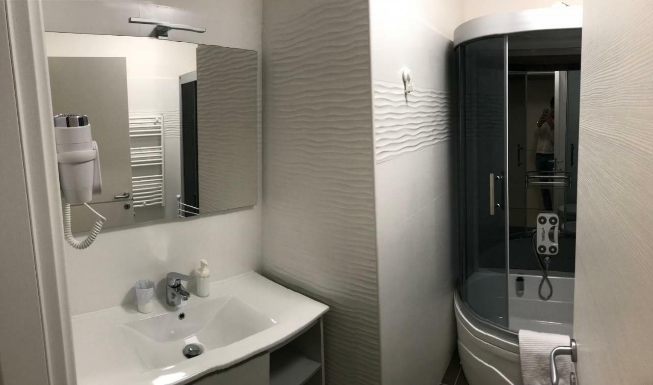 Time Out Aparthotel Казалеккьо-ди-Рено Экстерьер фото